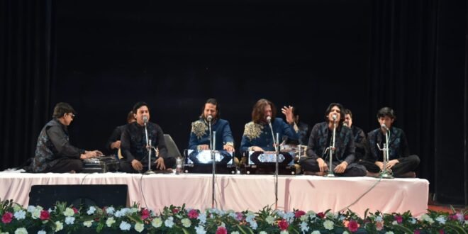 हिम संगीत उत्सव  की चौथी सांझ में   निज़ामी बंधु ने कव्वाली गायन की प्रस्तुति